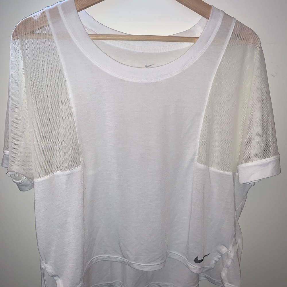Women’s white nike tee
